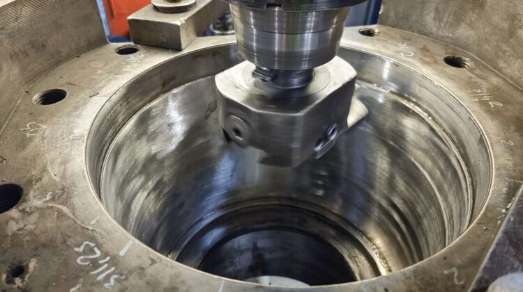 Восстановление посадочных мест под подшипник в корпусе