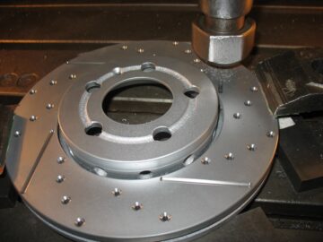 Профессиональная перфорация тормозных дисков в Москве