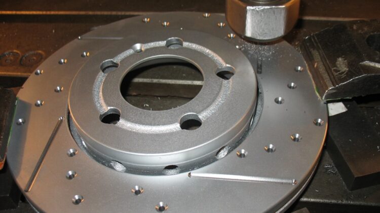 Профессиональная перфорация тормозных дисков в Москве