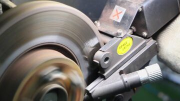 Профессиональная шлифовка тормозных дисков автомобиля в Москве