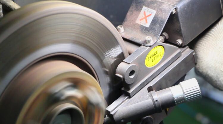 Профессиональная шлифовка тормозных дисков автомобиля в Москве