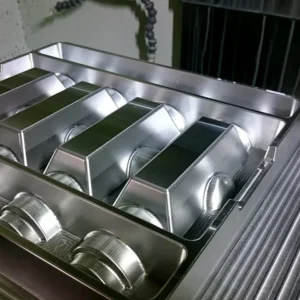 Алюминиевый корпус с карманами после фрезеровки на ЧПУ